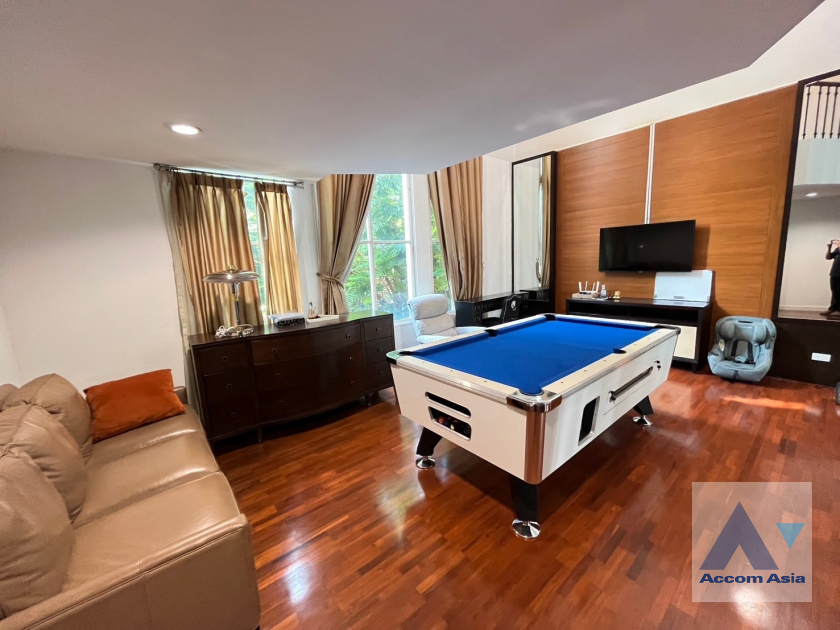 Pet friendly |  4 Bedrooms  House For Rent in Sukhumvit, Bangkok  near BTS Thong Lo (AA21668)