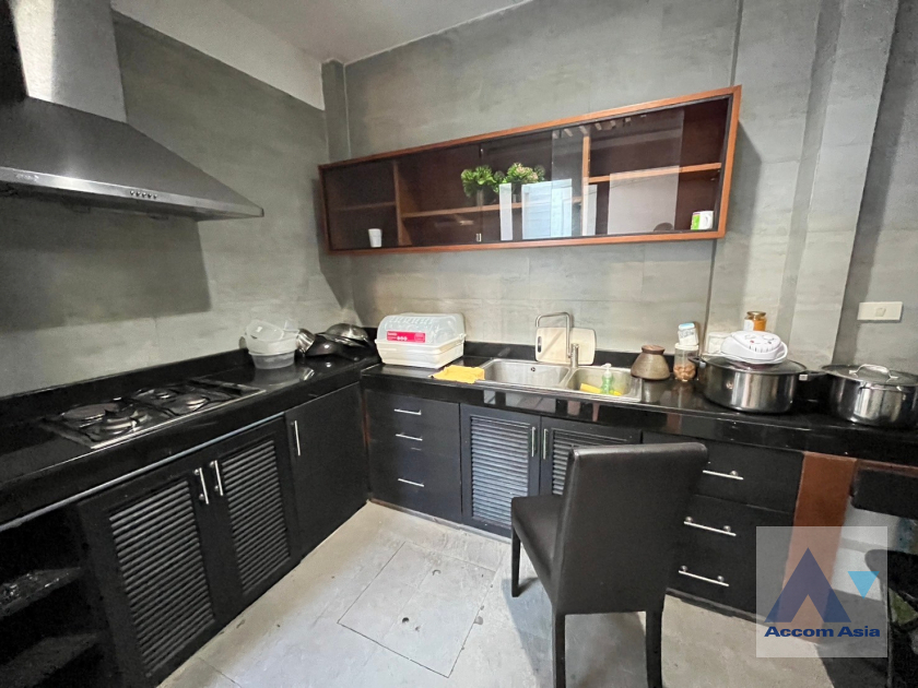 Pet friendly |  4 Bedrooms  House For Rent in Sukhumvit, Bangkok  near BTS Thong Lo (AA21668)