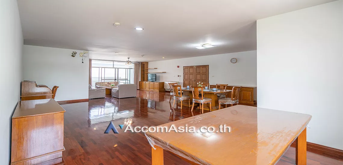 Big Balcony |  3 Bedrooms  Apartment For Rent in Sukhumvit, Bangkok  near BTS Phrom Phong (AA21674)