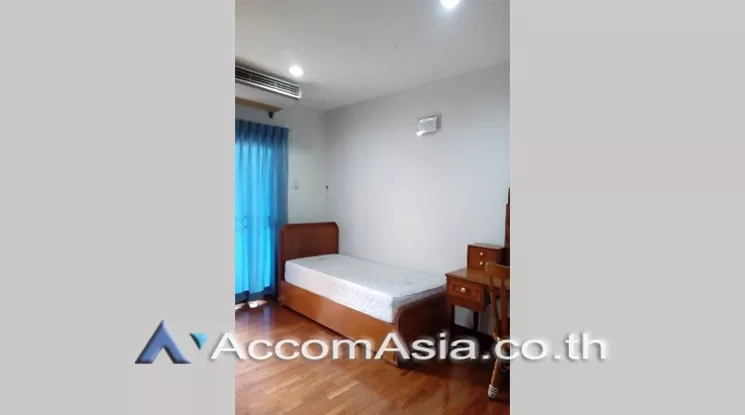  3 Bedrooms  Apartment For Rent in Sukhumvit, Bangkok  near BTS Phrom Phong (AA21696)