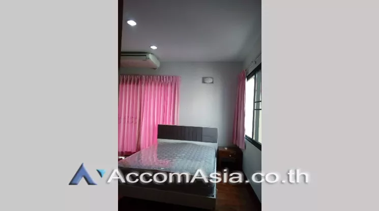  3 Bedrooms  Apartment For Rent in Sukhumvit, Bangkok  near BTS Phrom Phong (AA21696)