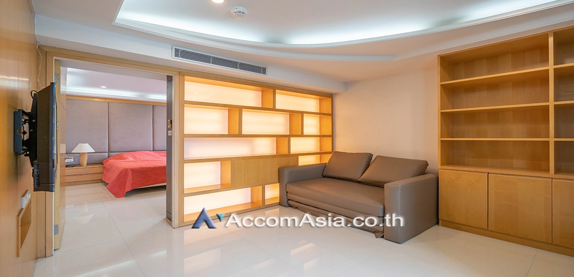  2 Bedrooms  Condominium For Rent in Ploenchit, Bangkok  near BTS Chitlom (AA21726)