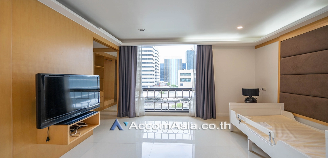  2 Bedrooms  Condominium For Rent in Ploenchit, Bangkok  near BTS Chitlom (AA21726)