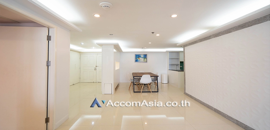  2 Bedrooms  Condominium For Rent in Ploenchit, Bangkok  near BTS Chitlom (AA21726)