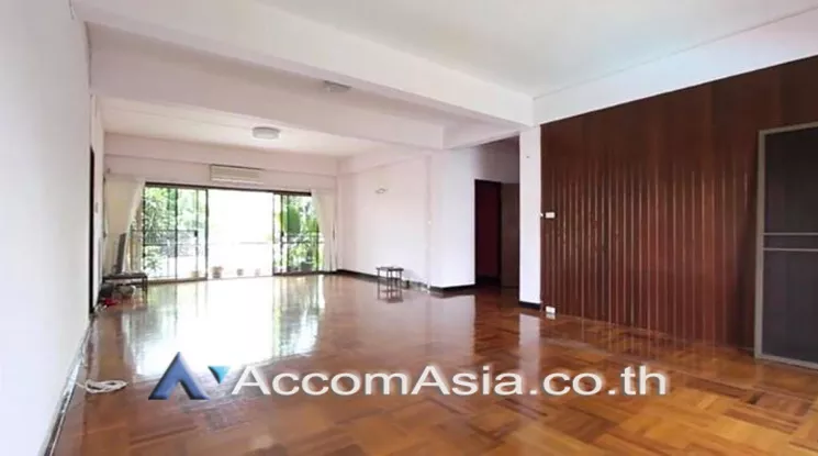  2 Bedrooms  Apartment For Rent in Sukhumvit, Bangkok  near BTS Phrom Phong (AA21742)