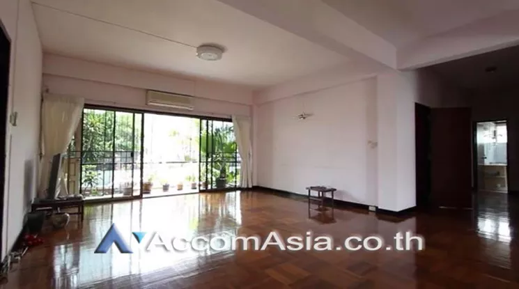  2 Bedrooms  Apartment For Rent in Sukhumvit, Bangkok  near BTS Phrom Phong (AA21742)