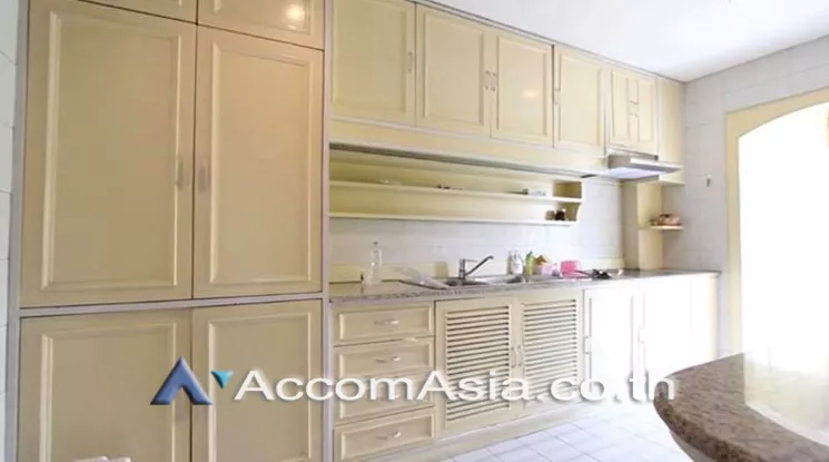  2 Bedrooms  Apartment For Rent in Sukhumvit, Bangkok  near BTS Phrom Phong (AA21742)