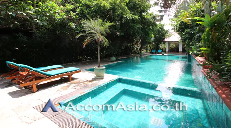  3 Bedrooms  Condominium For Rent in Sukhumvit, Bangkok  near BTS Nana (21354)