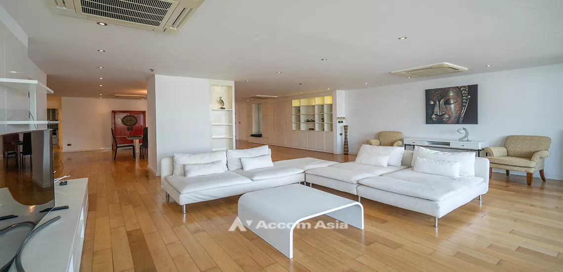 Pet friendly |  3 Bedrooms  Condominium For Rent in Sukhumvit, Bangkok  near BTS Nana (21358)