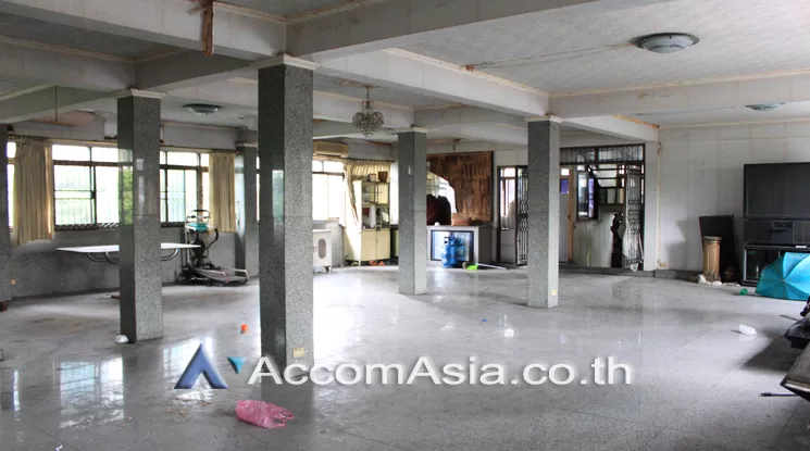  2  Shophouse For Rent in ploenchit ,Bangkok BTS Ploenchit AA21877