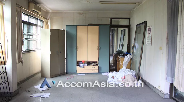 5  Shophouse For Rent in ploenchit ,Bangkok BTS Ploenchit AA21877