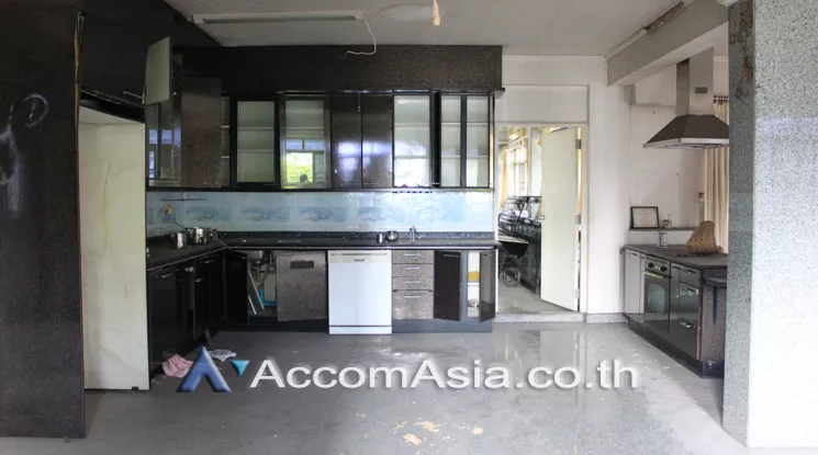 6  Shophouse For Rent in ploenchit ,Bangkok BTS Ploenchit AA21877