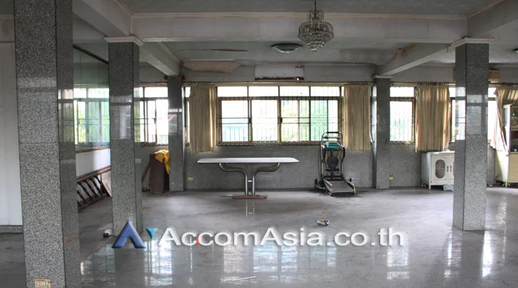 7  Shophouse For Rent in ploenchit ,Bangkok BTS Ploenchit AA21877