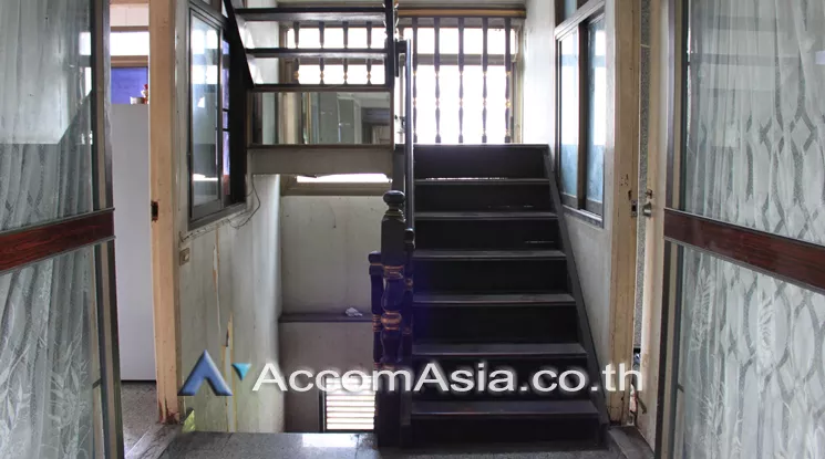 8  Shophouse For Rent in ploenchit ,Bangkok BTS Ploenchit AA21877