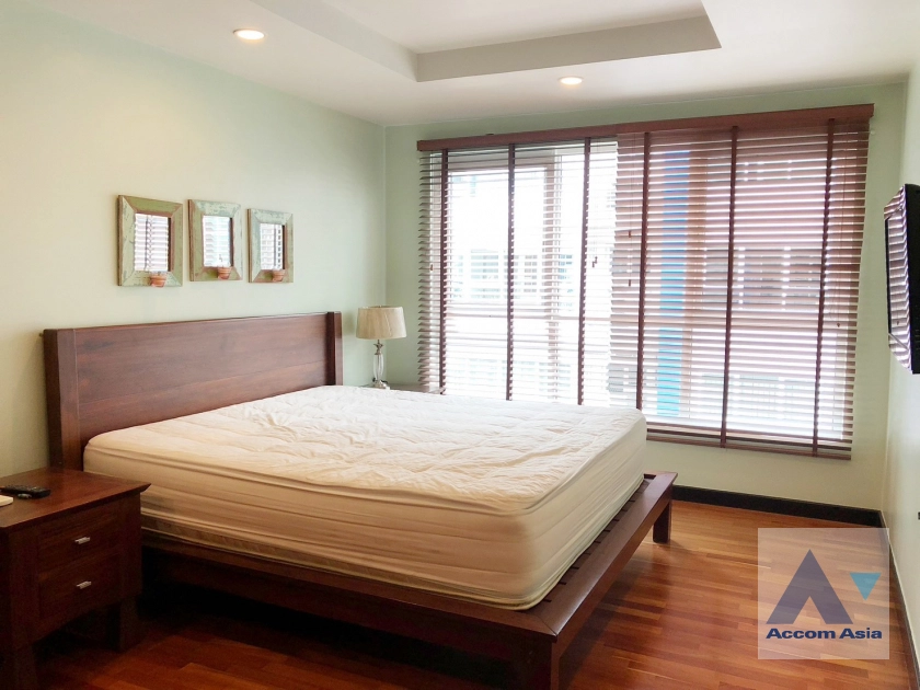  2 Bedrooms  Condominium For Sale in Sukhumvit, Bangkok  near BTS Ekkamai (AA21902)