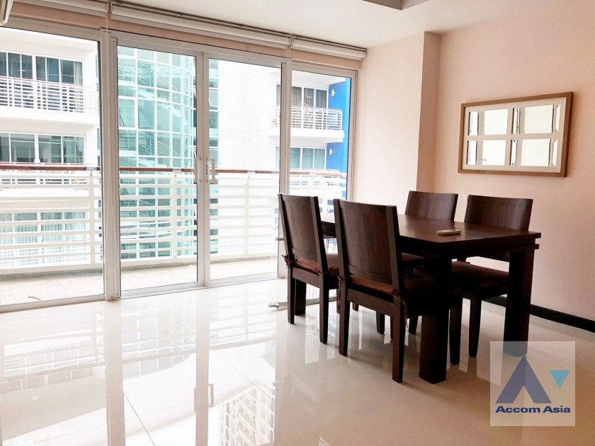  2 Bedrooms  Condominium For Sale in Sukhumvit, Bangkok  near BTS Ekkamai (AA21902)