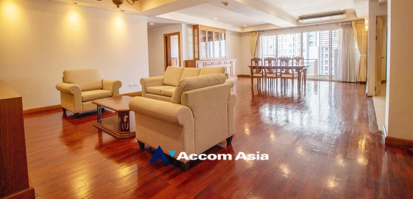 Pet friendly |  3 Bedrooms  Apartment For Rent in Ploenchit, Bangkok  near BTS Ploenchit (AA21938)