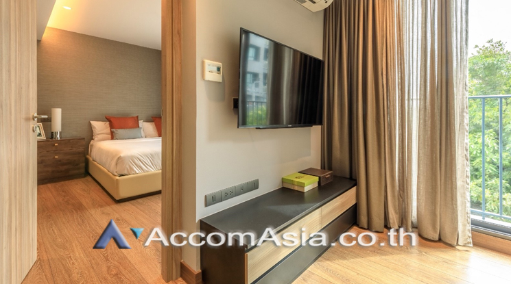 Pet friendly |  1 Bedroom  Apartment For Rent in Sukhumvit, Bangkok  near BTS Ekkamai (AA21951)