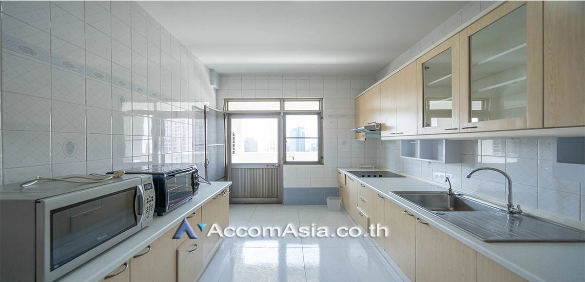  3 Bedrooms  Condominium For Rent in Sukhumvit, Bangkok  near BTS Phrom Phong (AA21967)