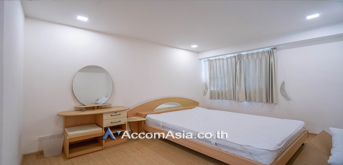  3 Bedrooms  Condominium For Rent in Sukhumvit, Bangkok  near BTS Phrom Phong (AA21967)