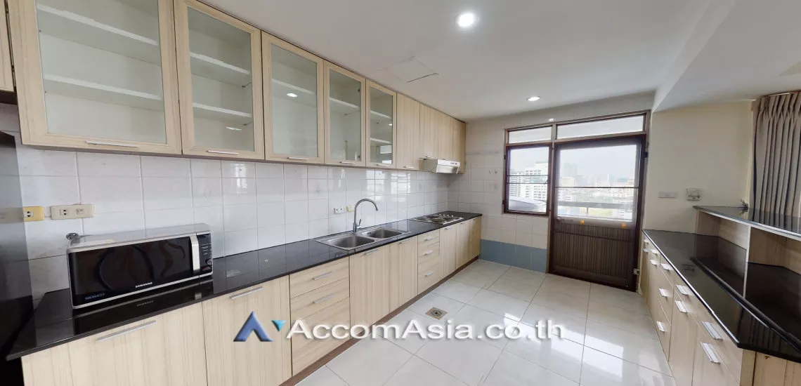  3 Bedrooms  Condominium For Rent in Sukhumvit, Bangkok  near BTS Phrom Phong (AA22009)