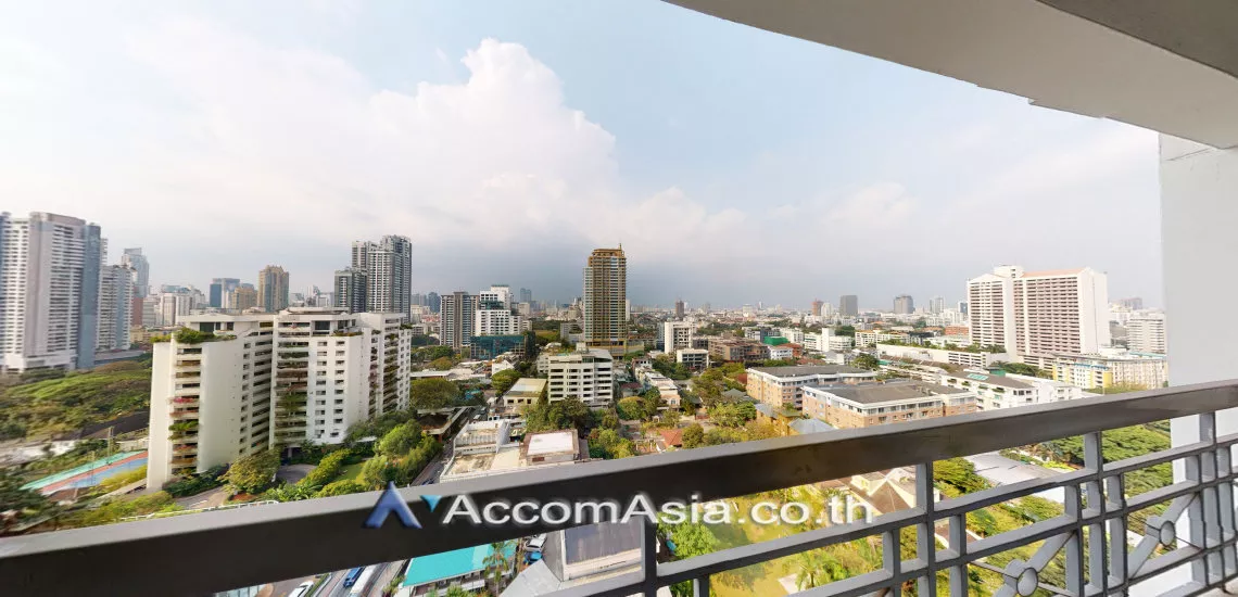  3 Bedrooms  Condominium For Rent in Sukhumvit, Bangkok  near BTS Phrom Phong (AA22009)