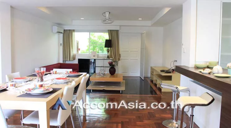  5 Bedrooms  Townhouse For Rent in Sathorn, Bangkok  near BTS Chong Nonsi (10319)