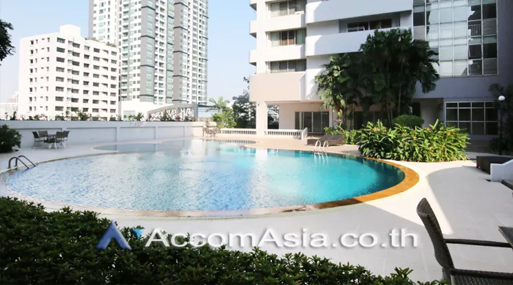  3 Bedrooms  Condominium For Rent in Sukhumvit, Bangkok  near BTS Phrom Phong (AA22102)