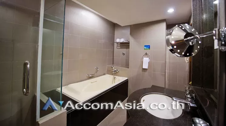  2 Bedrooms  Condominium For Rent in Sukhumvit, Bangkok  near BTS Phrom Phong (AA22106)