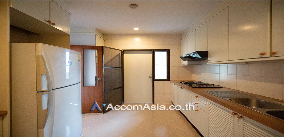 Pet friendly |  3 Bedrooms  Apartment For Rent in Sukhumvit, Bangkok  near BTS Asok - MRT Sukhumvit (AA22191)