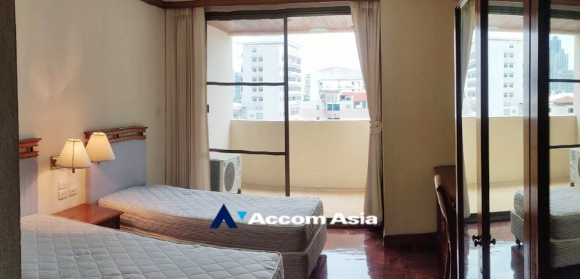 Pet friendly |  3 Bedrooms  Apartment For Rent in Sukhumvit, Bangkok  near BTS Asok - MRT Sukhumvit (AA22192)