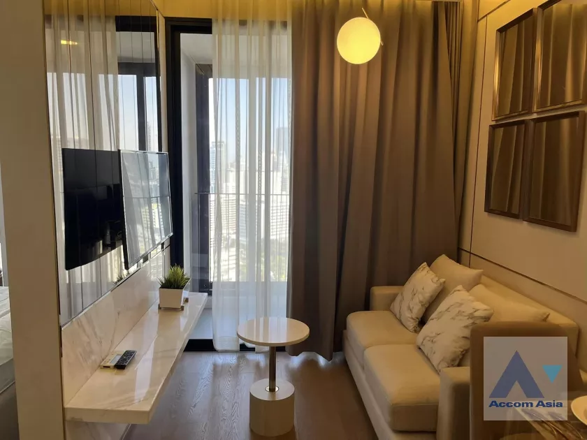  1 Bedroom  Condominium For Rent in Silom, Bangkok  near MRT Sam Yan (AA22343)