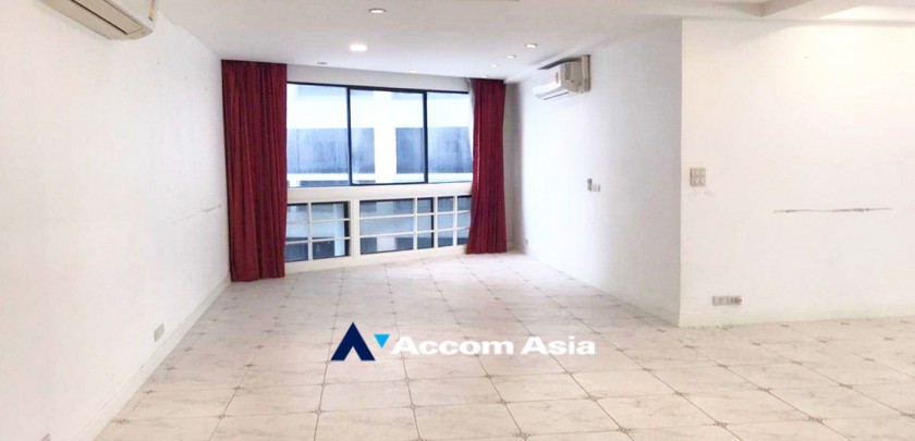 Pet friendly |  3 Bedrooms  Condominium For Rent & Sale in Sukhumvit, Bangkok  near BTS Phrom Phong (21398)