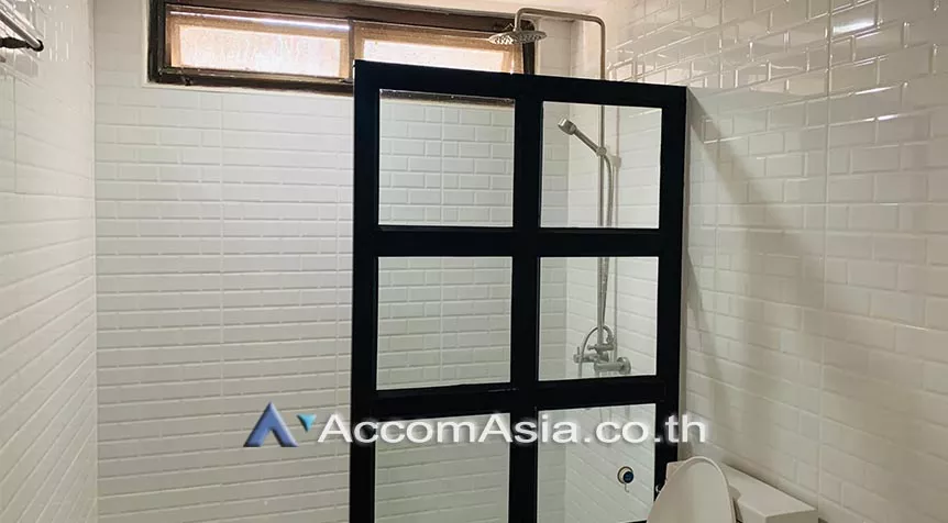  3 Bedrooms  Condominium For Rent in Sukhumvit, Bangkok  near BTS Asok - MRT Sukhumvit (AA22433)