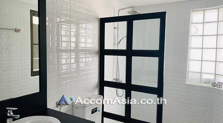  3 Bedrooms  Condominium For Rent in Sukhumvit, Bangkok  near BTS Asok - MRT Sukhumvit (AA22433)