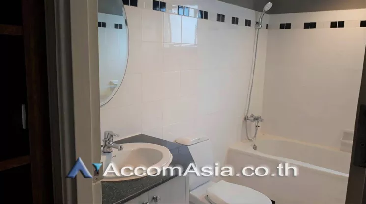 Pet friendly |  1 Bedroom  Apartment For Rent in Sukhumvit, Bangkok  near BTS Asok - MRT Sukhumvit (AA22469)