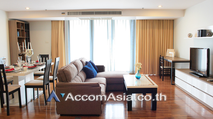  3 Bedrooms  Apartment For Rent in Sukhumvit, Bangkok  near BTS Phrom Phong (AA22485)