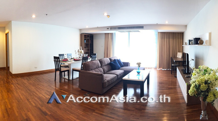  3 Bedrooms  Apartment For Rent in Sukhumvit, Bangkok  near BTS Phrom Phong (AA22485)