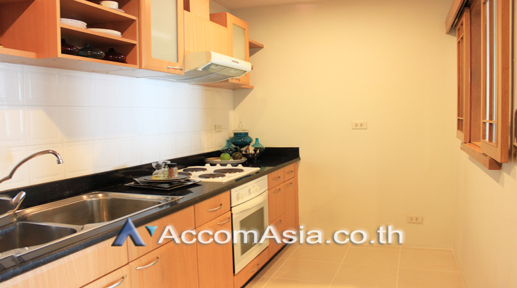  3 Bedrooms  Apartment For Rent in Sukhumvit, Bangkok  near BTS Phrom Phong (AA22485)