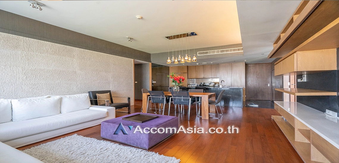  2 Bedrooms  Condominium For Rent in Ploenchit, Bangkok  near BTS Ratchadamri (AA22555)