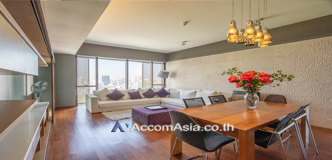  2 Bedrooms  Condominium For Rent in Ploenchit, Bangkok  near BTS Ratchadamri (AA22555)