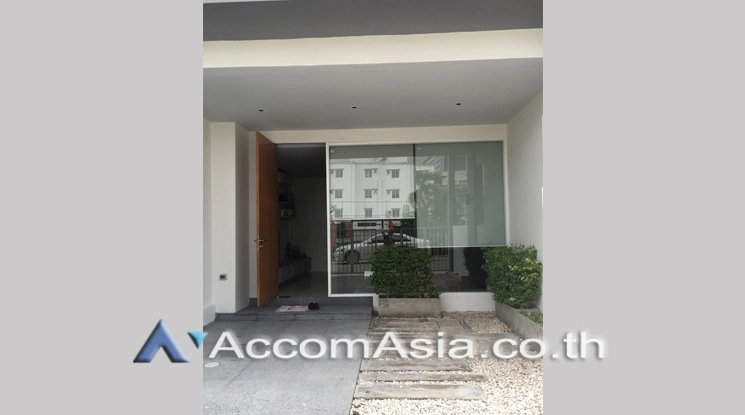 Fully Furnished |  3 Bedrooms  Townhouse For Rent & Sale in Bangna, Bangkok  near BTS Bearing (AA22583)