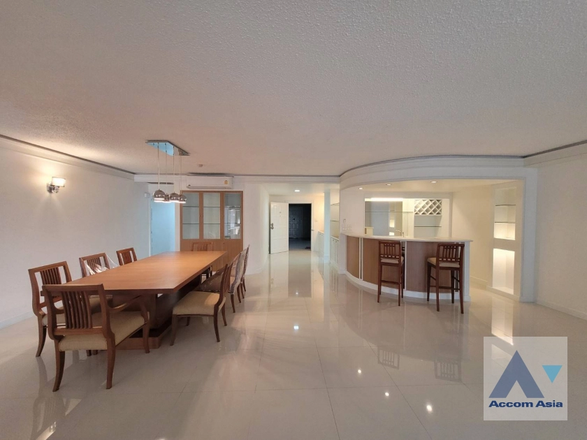  2 Bedrooms  Condominium For Rent in Silom, Bangkok  near BTS Sala Daeng - MRT Silom (AA22589)