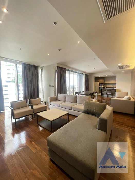  4 Bedrooms  Apartment For Rent in Sukhumvit, Bangkok  near BTS Phrom Phong (AA22653)