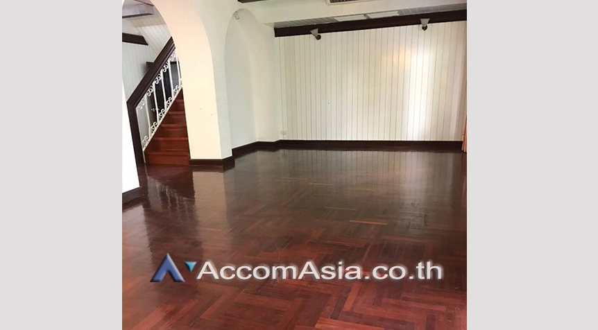 7  4 br House For Rent in Pattanakarn ,Bangkok BTS On Nut at Panya Pattanakarn Village AA22693