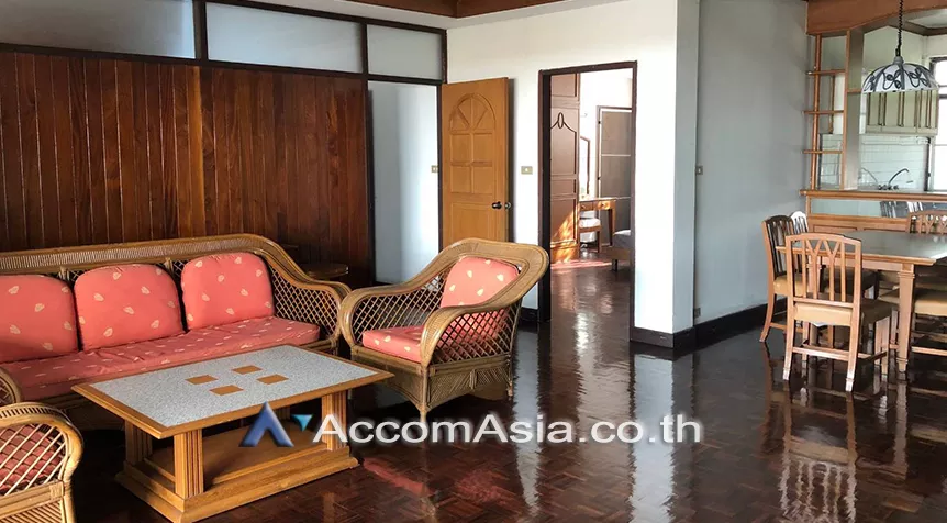  3 Bedrooms  Apartment For Rent in Sukhumvit, Bangkok  near BTS Phrom Phong (AA22728)