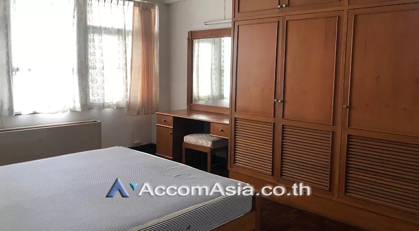  3 Bedrooms  Apartment For Rent in Sukhumvit, Bangkok  near BTS Phrom Phong (AA22728)