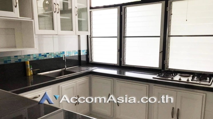 Pet friendly |  3 Bedrooms  Apartment For Rent in Sukhumvit, Bangkok  near BTS Phrom Phong (AA22729)