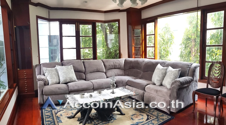 Garden, Private Swimming Pool, Pet friendly |  5 Bedrooms  House For Rent in Sukhumvit, Bangkok  near BTS Ekkamai (AA22749)