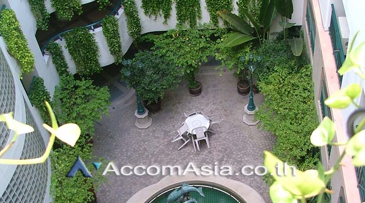  2 Bedrooms  Condominium For Rent in Sukhumvit, Bangkok  near BTS Phrom Phong (AA22762)